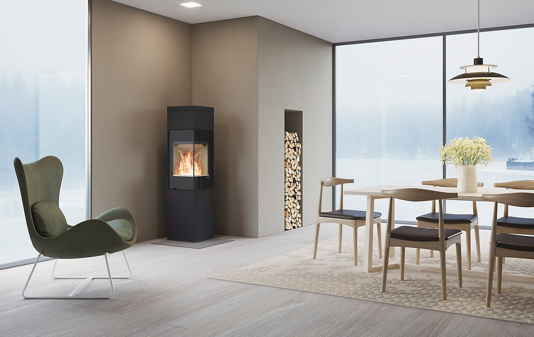Moderne peisovn med store glass